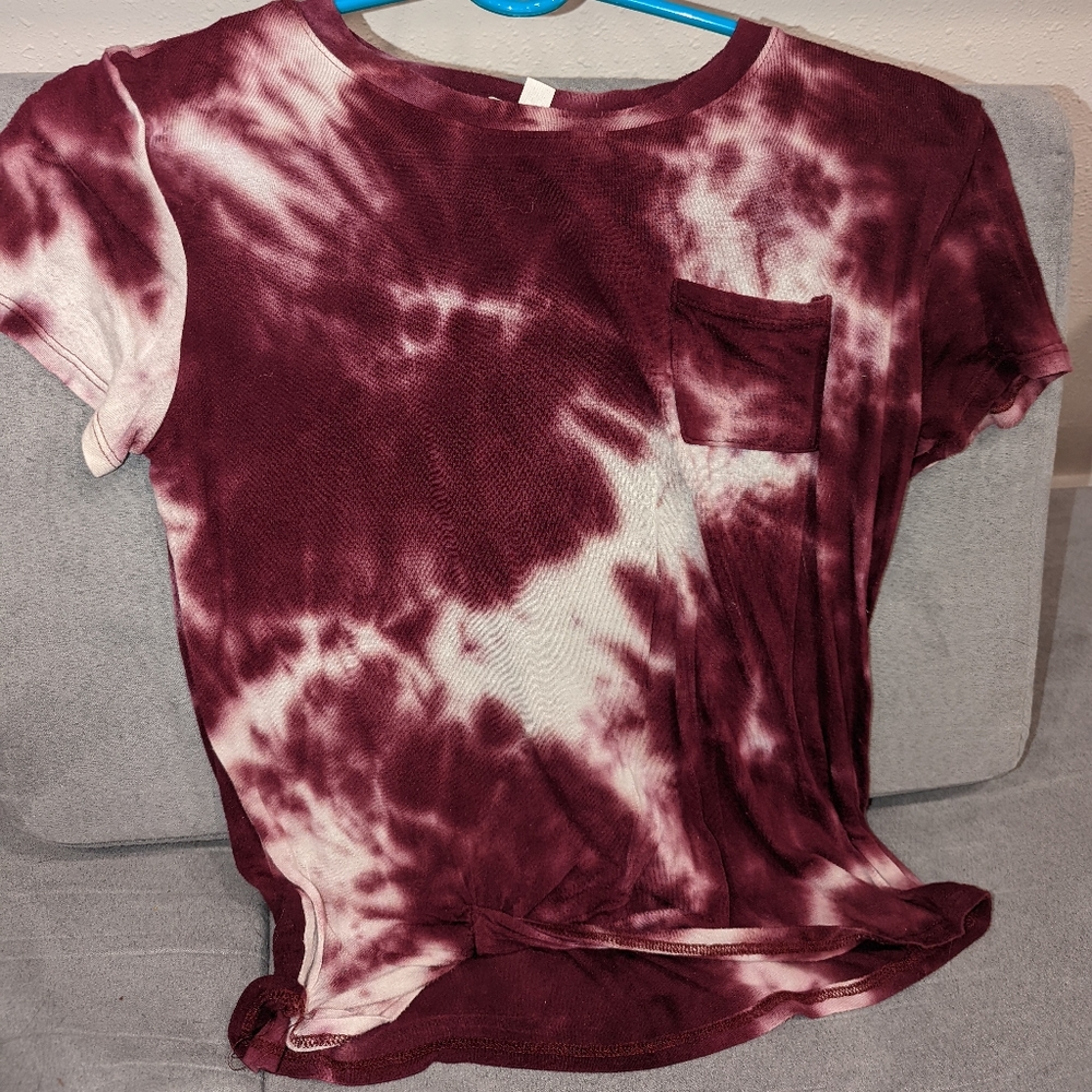 Stunning tye dye maroon top with front knot girls lg